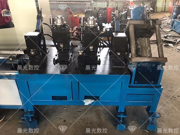 角鋼沖孔機(jī)出現(xiàn)噪音怎么辦? 角鋼沖孔機(jī)出現(xiàn)噪音怎么辦?